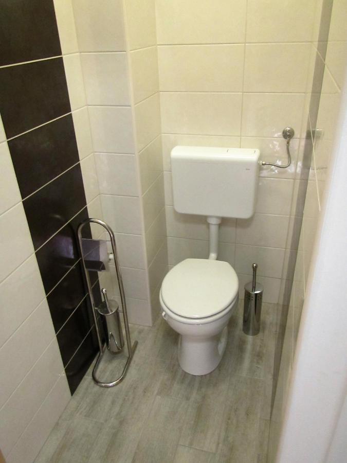 Pod Orehi Bed and Breakfast Postojna Exterior foto