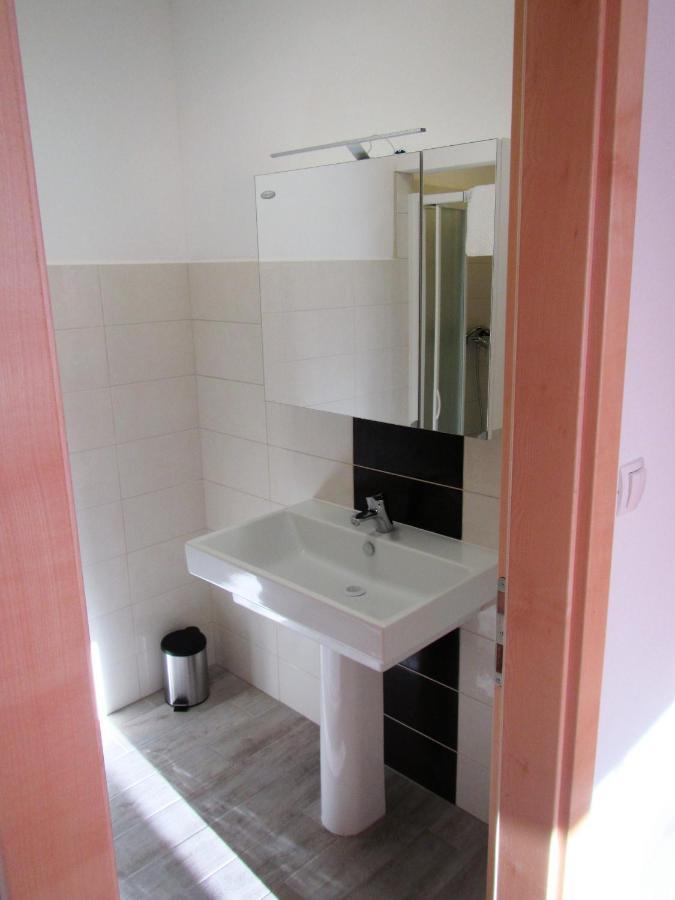 Pod Orehi Bed and Breakfast Postojna Exterior foto