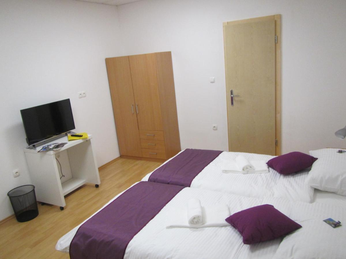 Pod Orehi Bed and Breakfast Postojna Exterior foto