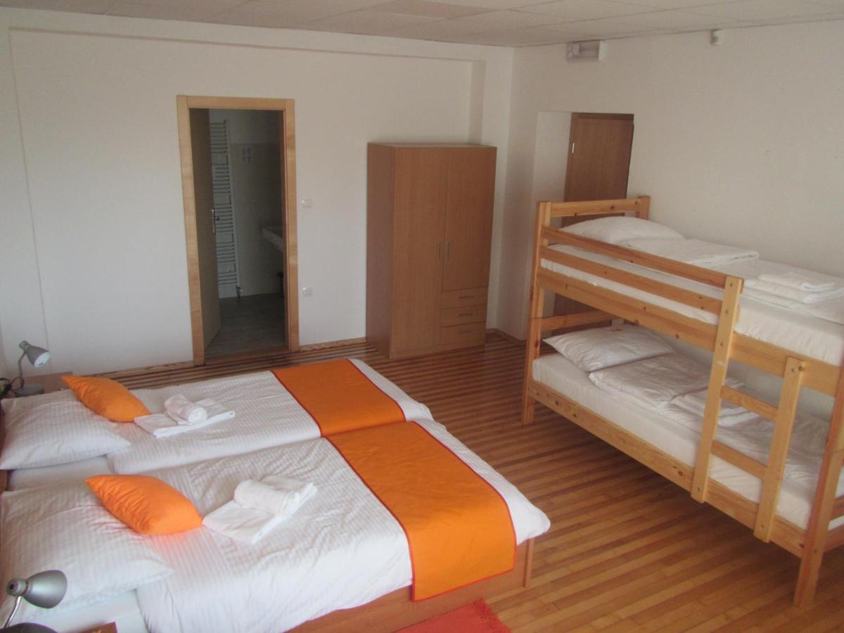 Pod Orehi Bed and Breakfast Postojna Exterior foto